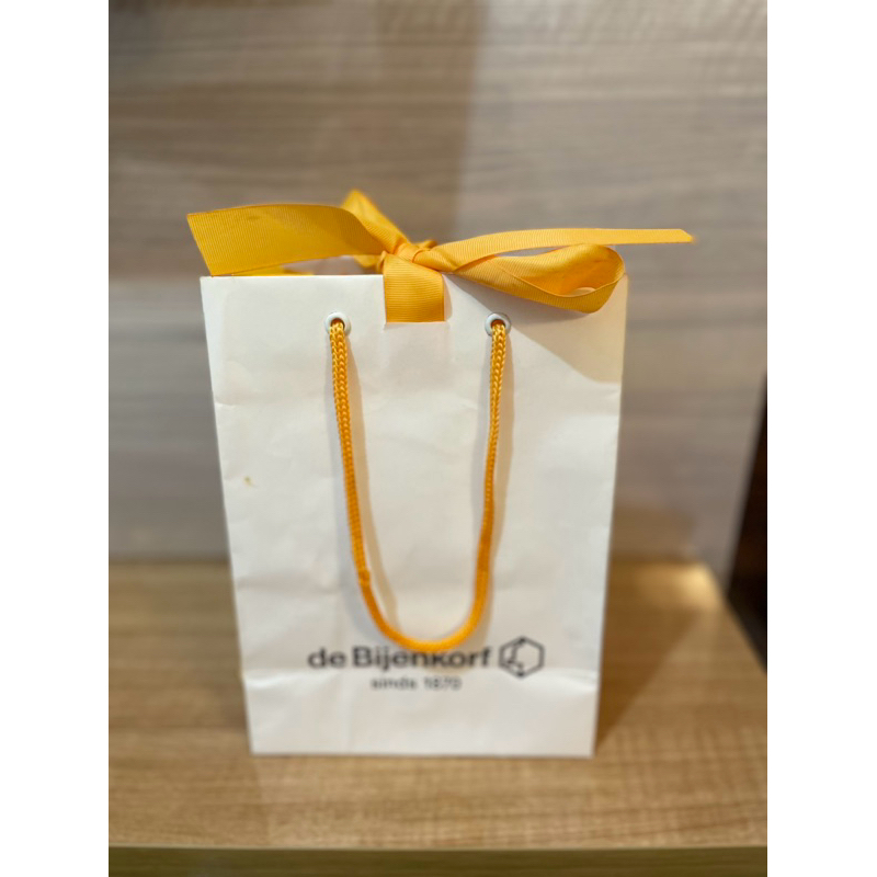 

Paperbag de Bijenkorf size 18 x 25 x 10 cm 25k