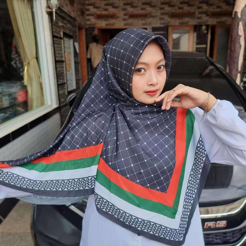 Hijab Segi Empat Motif Palestina Pulkadot Jumbo 130x130 Voal Premium