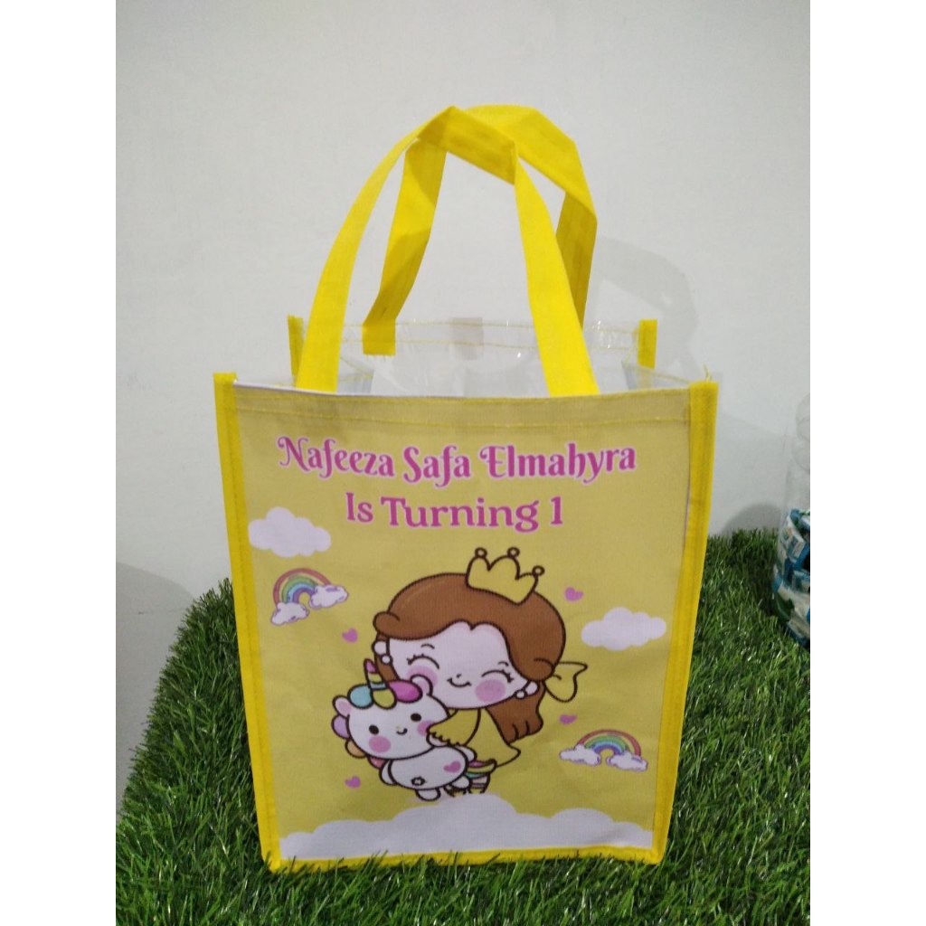 

tas mika souvenir ulang tahun uk. 25 x18 x25/Goodiebag Ulang Tahun