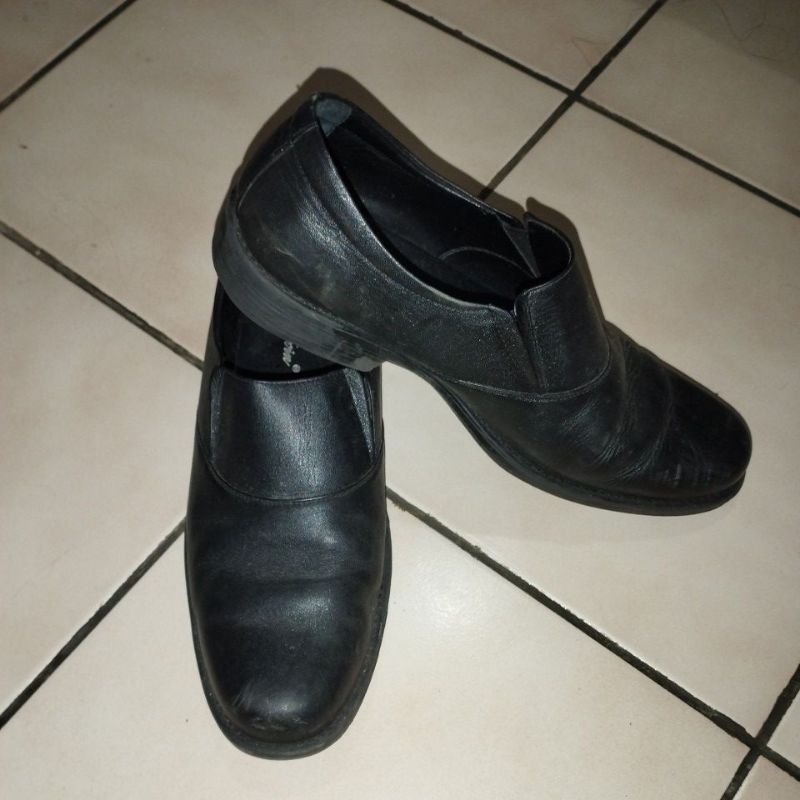 Preloved Pantofel Pria Sepatu Kerja Pria Dr. Kevin