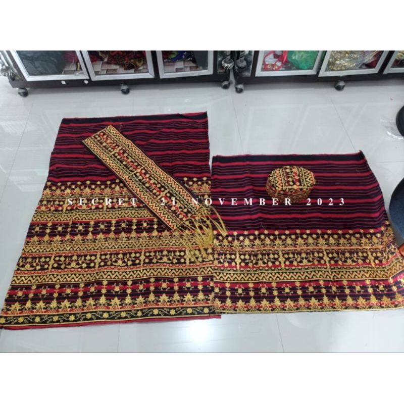 kain sarung bawahan tapis Lampung bordir adat tradisional lampung