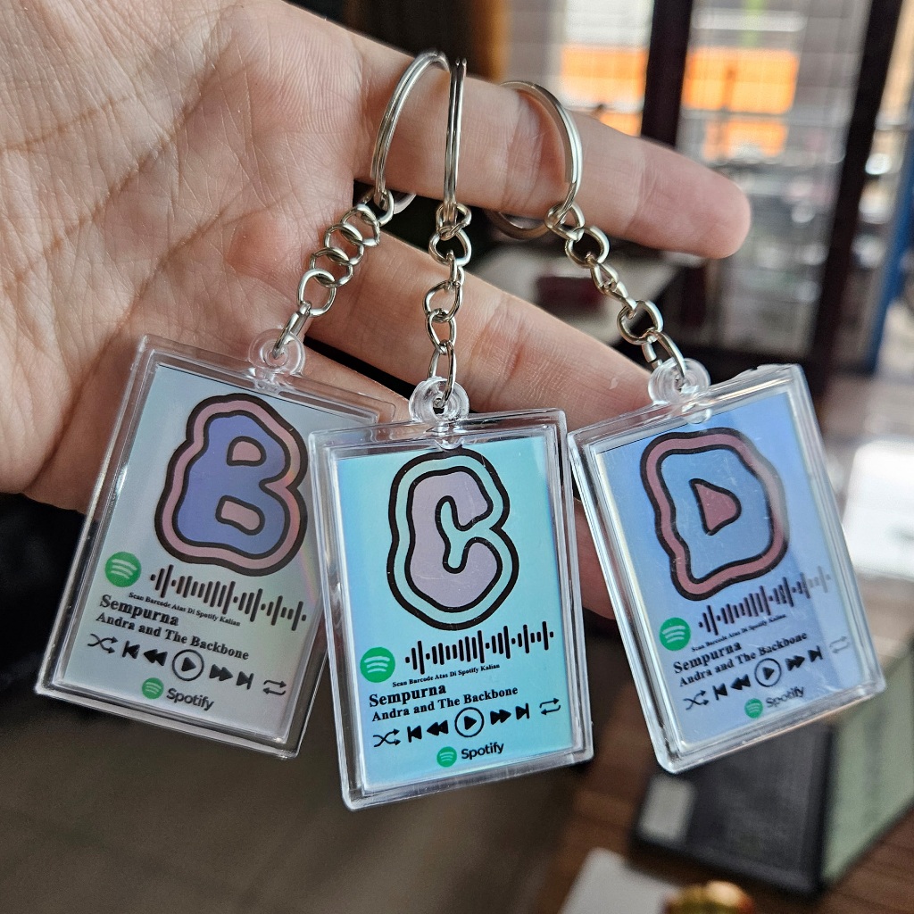 Gantungan Kunci Keychain Akrilik SPOTIFY INISIAL HURUF Bisa SCAN BARCODE HOLOGRAM