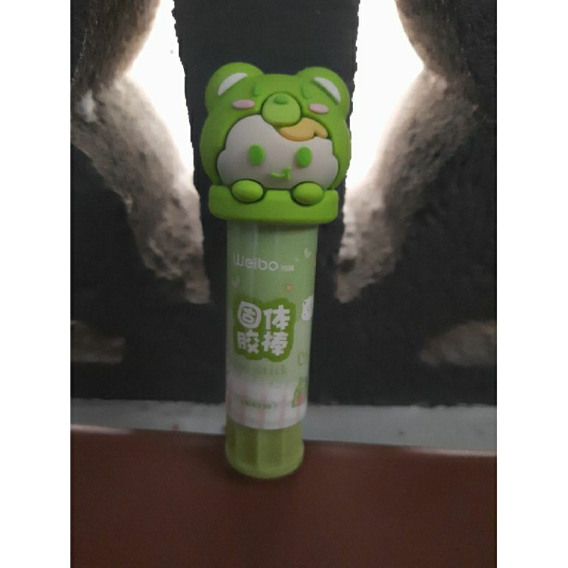 

weibo glue stick green