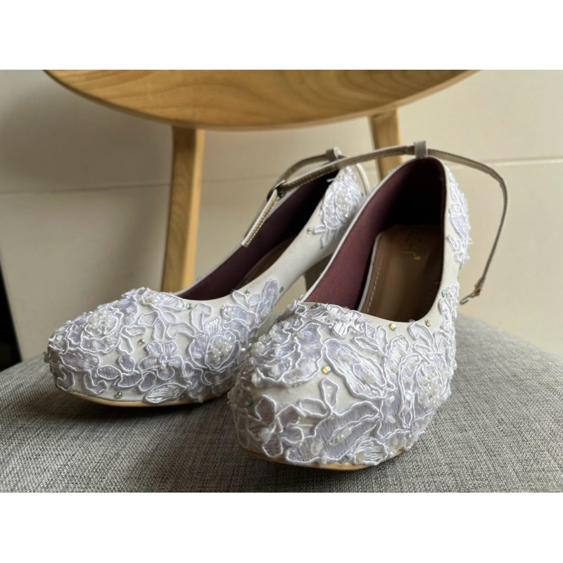 SLIGHT Wedding shoes putih brukat wegdes cantik
