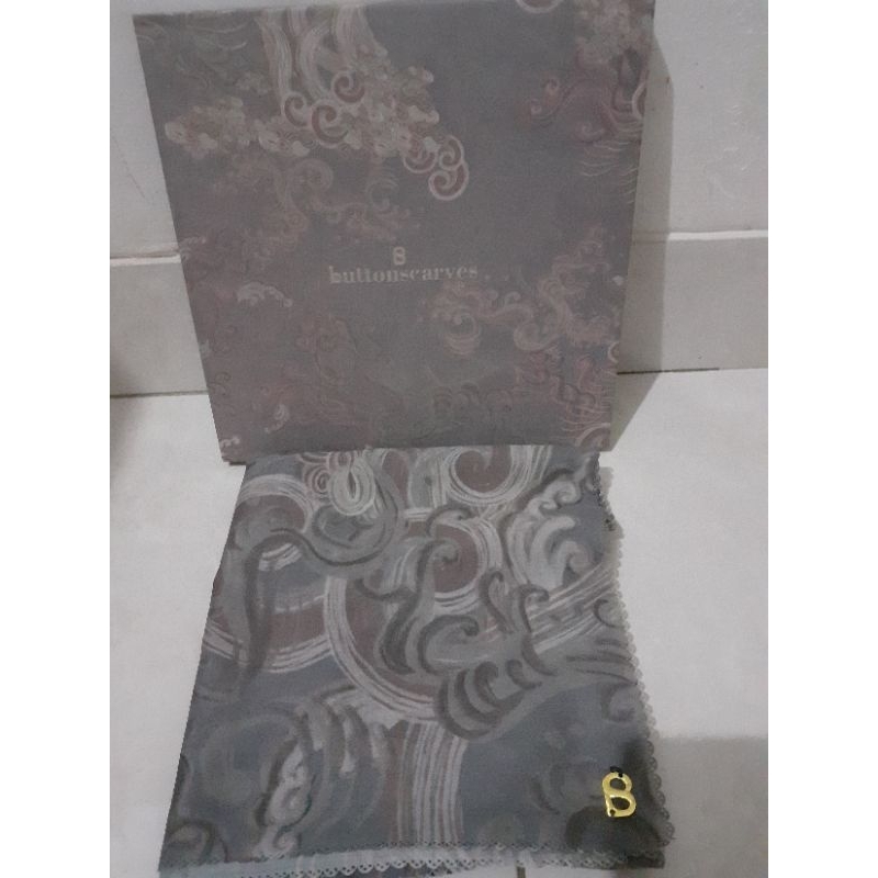 Prelove Buttonscarves  The wave -stormy