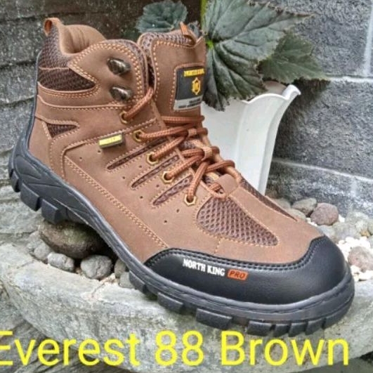 sepatu haiking outdor pria  terbaru kuwalitas premium