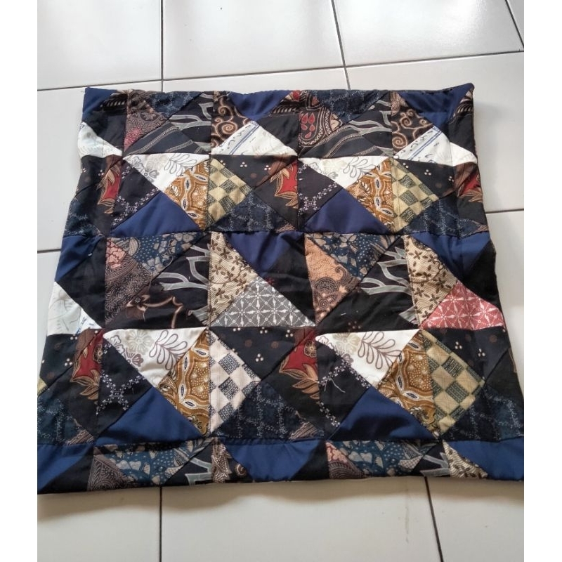 Sarung bantal perca 70x70 cm