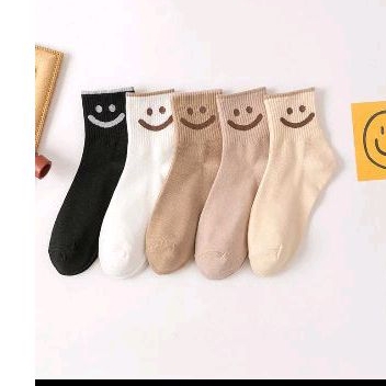 Kaos kaki setinggi betis