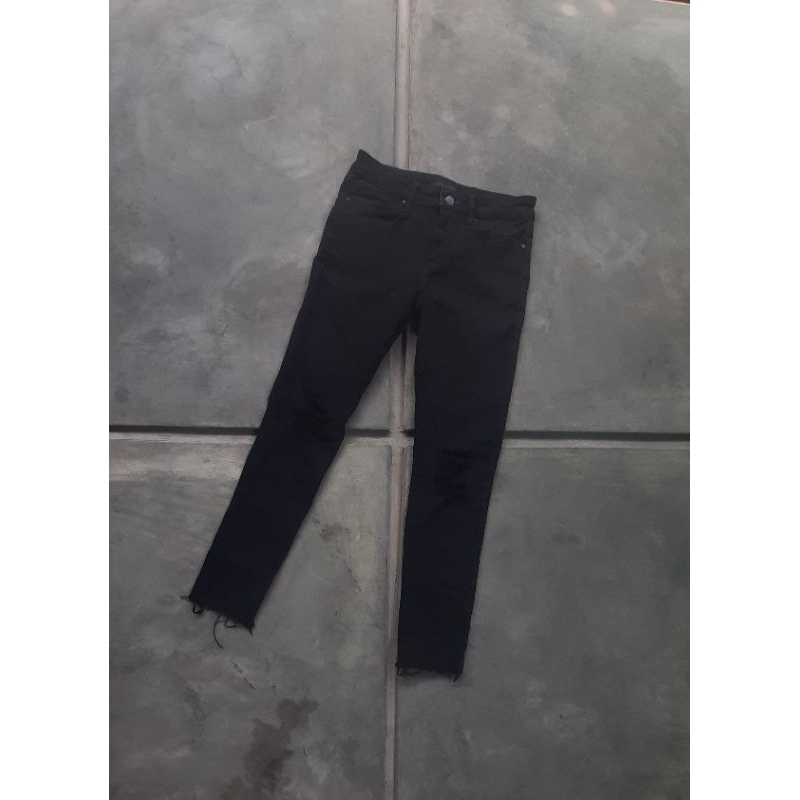UNIQLO HW JEANS CEWEK SIZE 28
