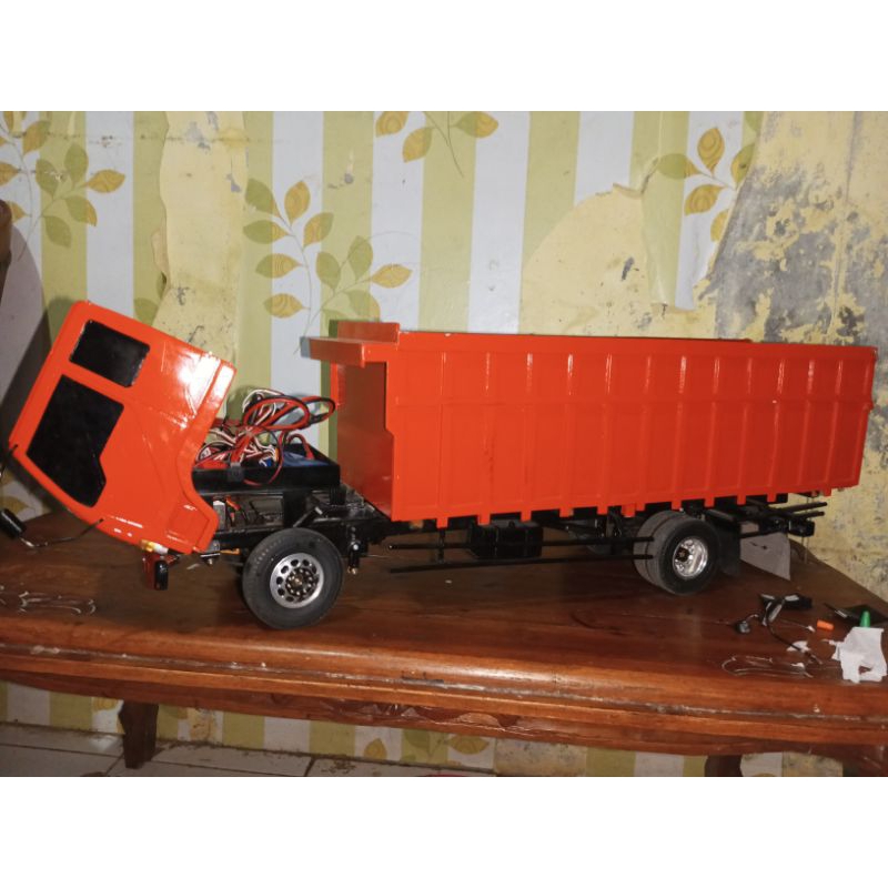 RC truk FUSO engkel long