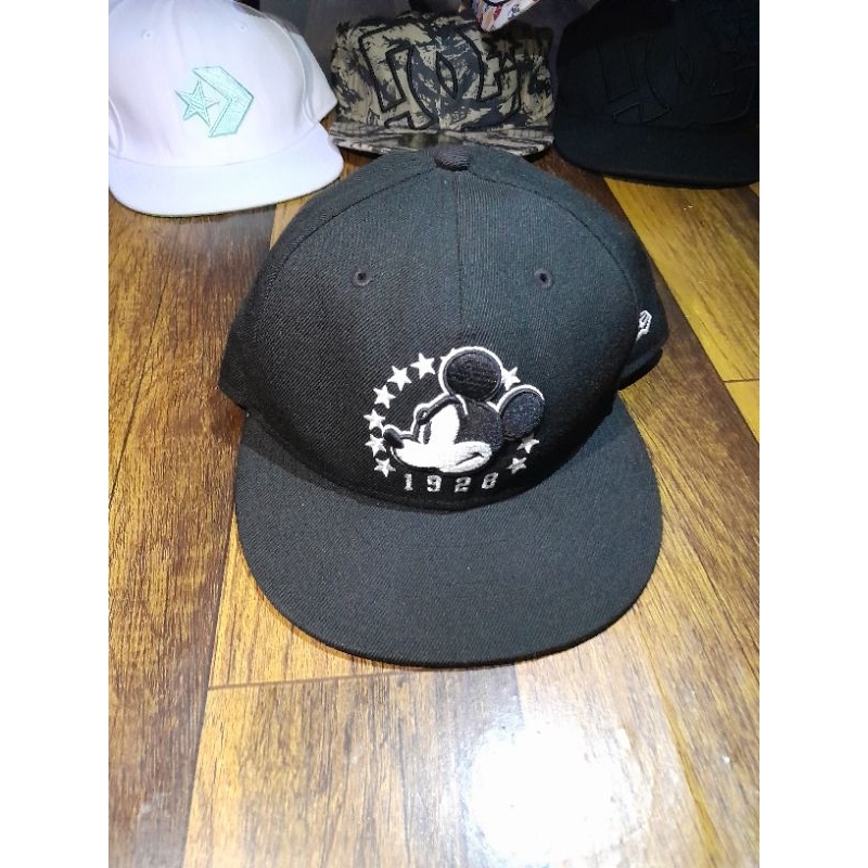 TOPI DISNEY X NEW ERA