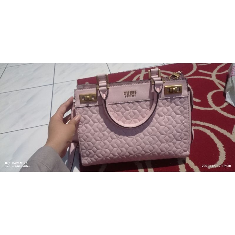 Tas Guess Preloved tipe katey Luxury Original second bekas size Medium bisa masuk laptop