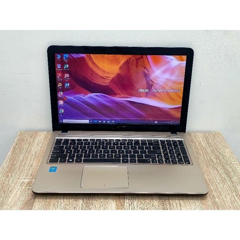 Asus X540LA Intel Core i3 Gen 4/Ram 8GB/SSD 128Gb/HDD 1 Tb/Layar 15inch