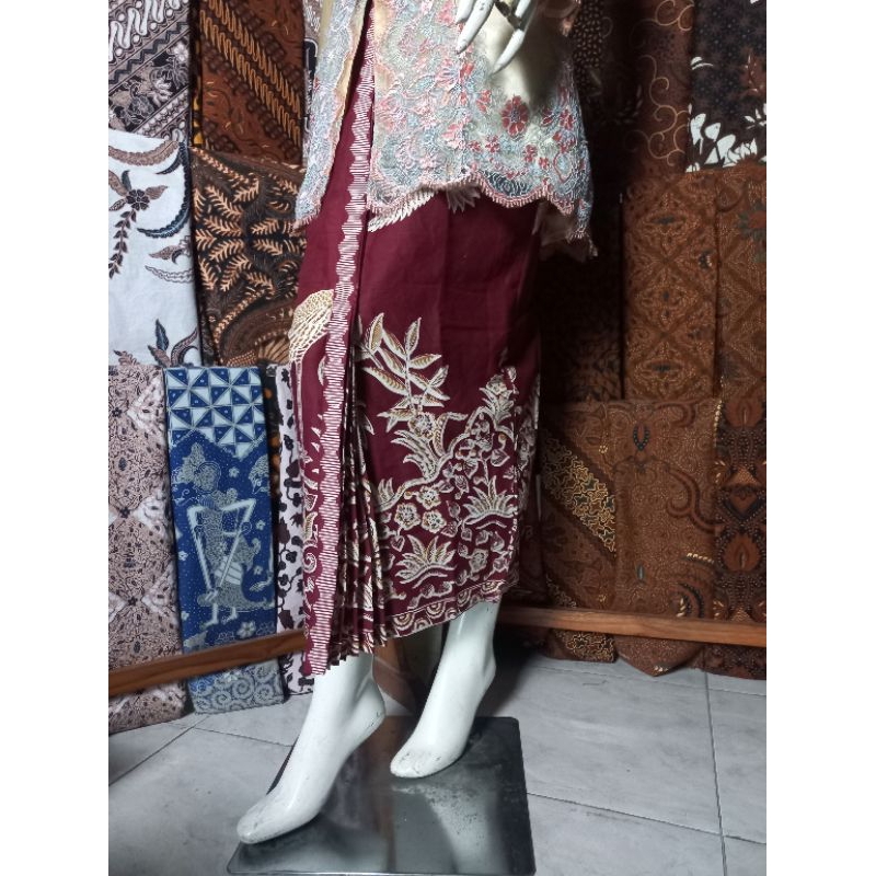 Kain Batik dan Rok Batik Merah Hati Marun Maroon Bawahan Kebaya Prodo Non Prodo