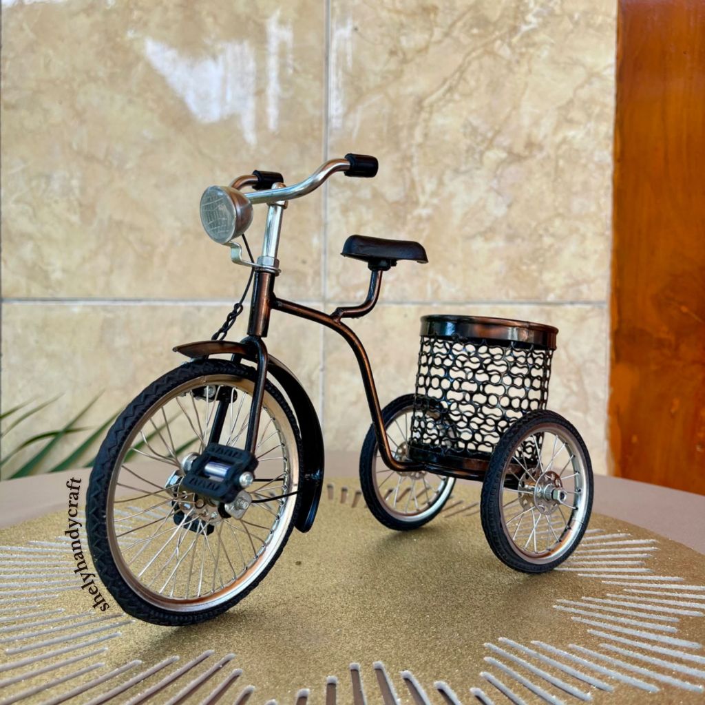 Miniatur Sepeda Keranjang Besi