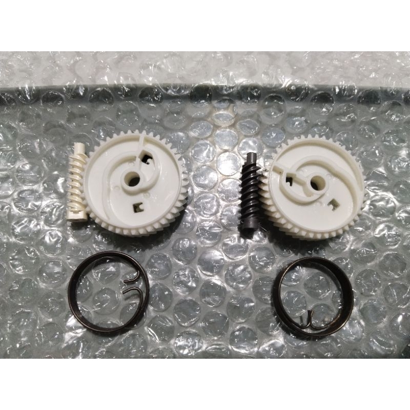 Gigi Plastik Gir Bulat Per Doorlock Mitsubishi Mirage Outlander  Pajero Sport-Kanan (Abu abu) Kiri (