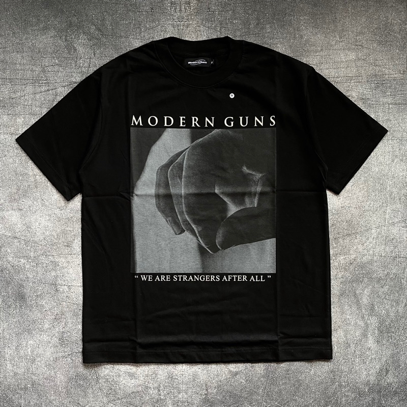 Tshirt MODERN GUNS - WE ARE STRANGERS Official Merchandise