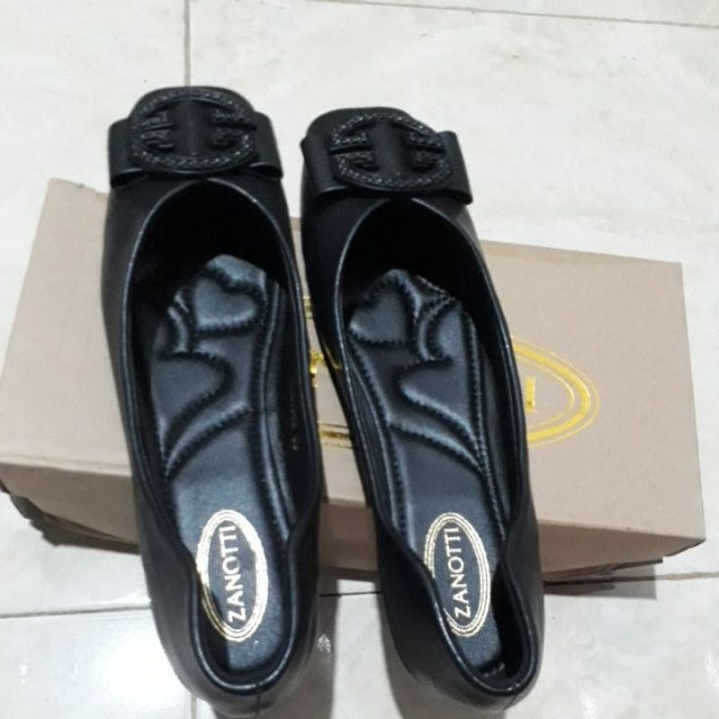 zanotti-Sepatu Hitam