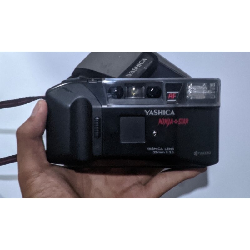 Kamera Analog Yashica Ninja Star
