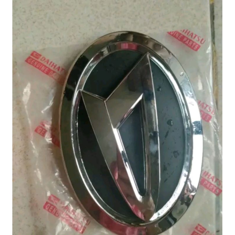 LOGO GRILLE DAIHATSU SIGRA ORIGINAL