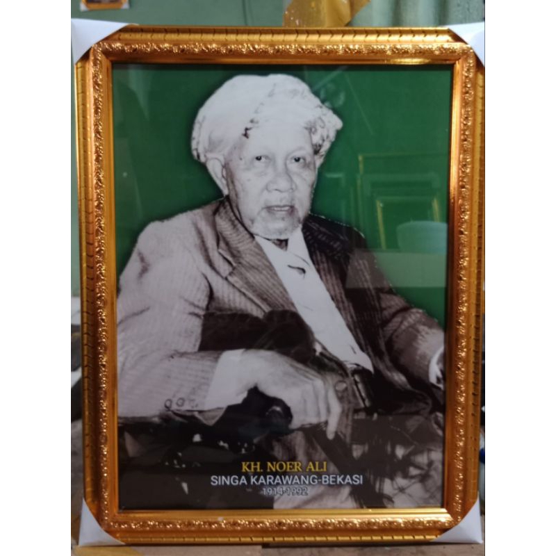 Bingkai Kaca KH. Noer Ali 30x40 dan 32x48