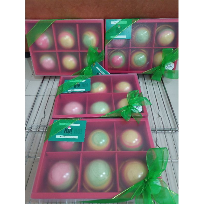 

Thousand Layers Mooncake Hampers