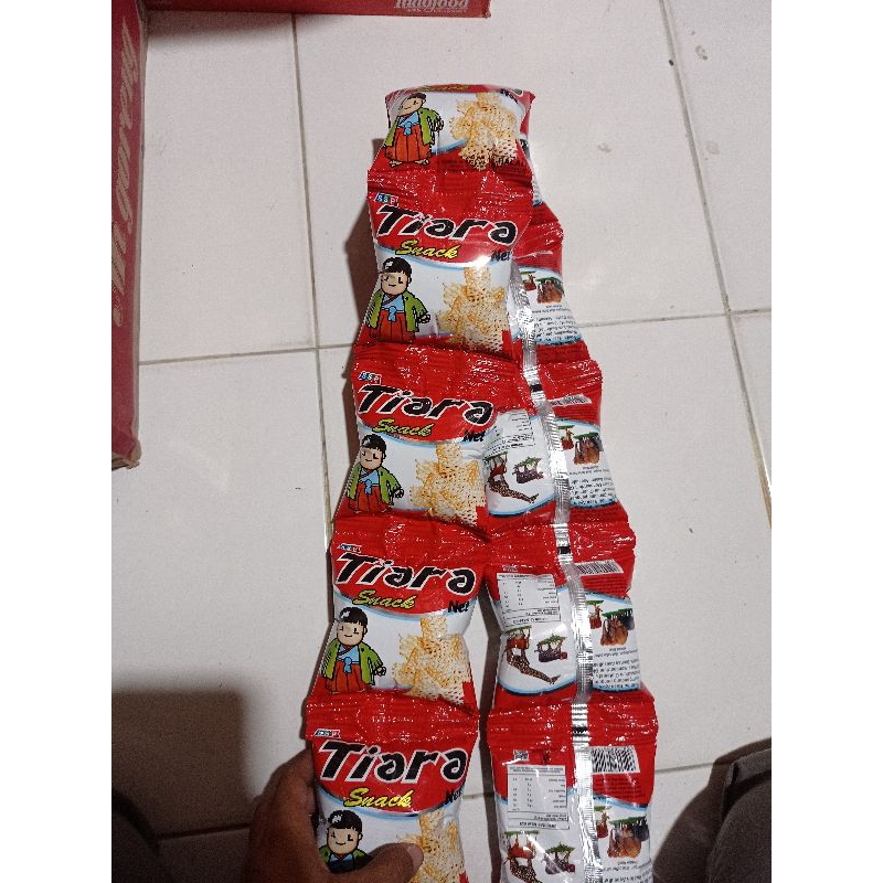 

Tiara Snack Gurih Net 1 renceng isi 10 pcs