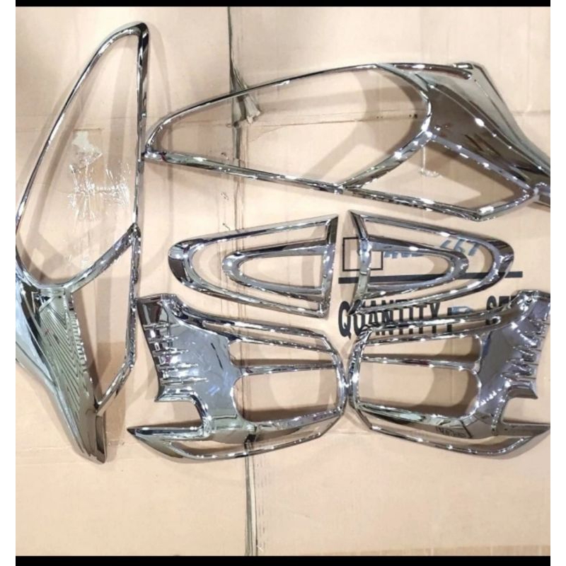 Toyota Sienta paket garnish lampu chrome