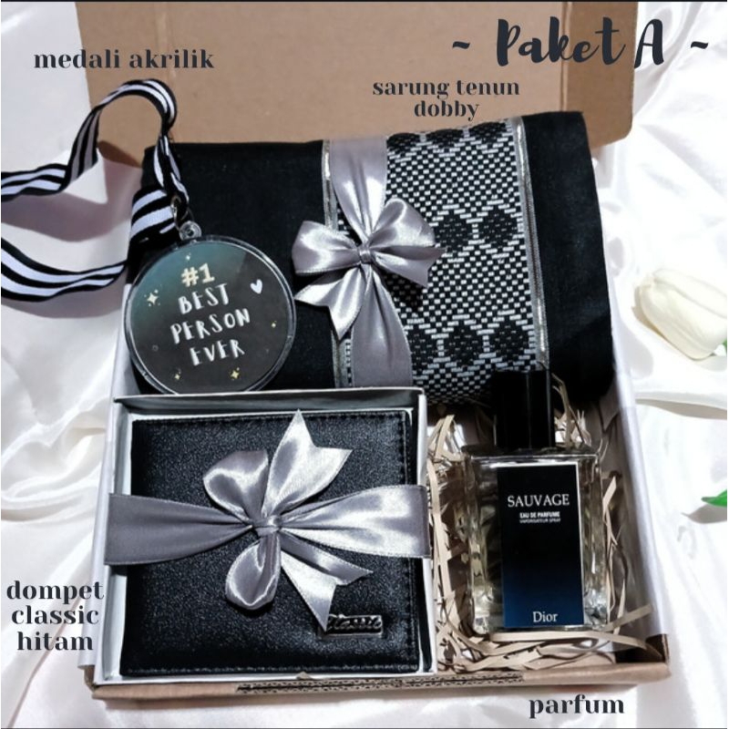 

HAMPERS COWOK HAMPERS SARUNG KADO ULANG TAHUN COWOK KADO SARUNG KADO DOMPET KADO PARFUM KADO COWOK MURAH