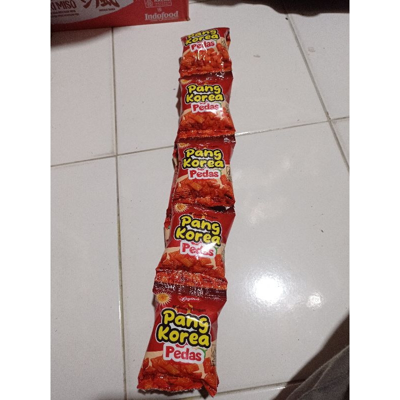 

Snack Pang-pang korea pedas gurih 1 renceng isi 10 pcs