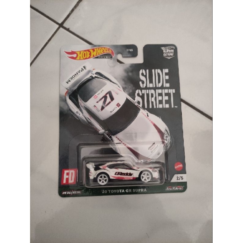 Hotwheels 20 Toyota GR Supra slide street