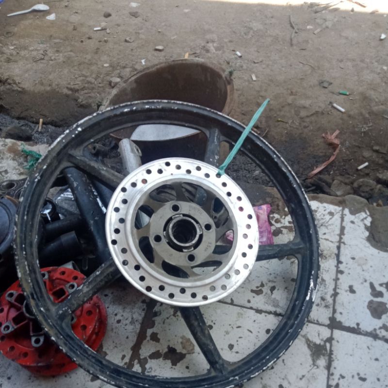 pelek depan motor bekas pakaian motor Supra fit new seken