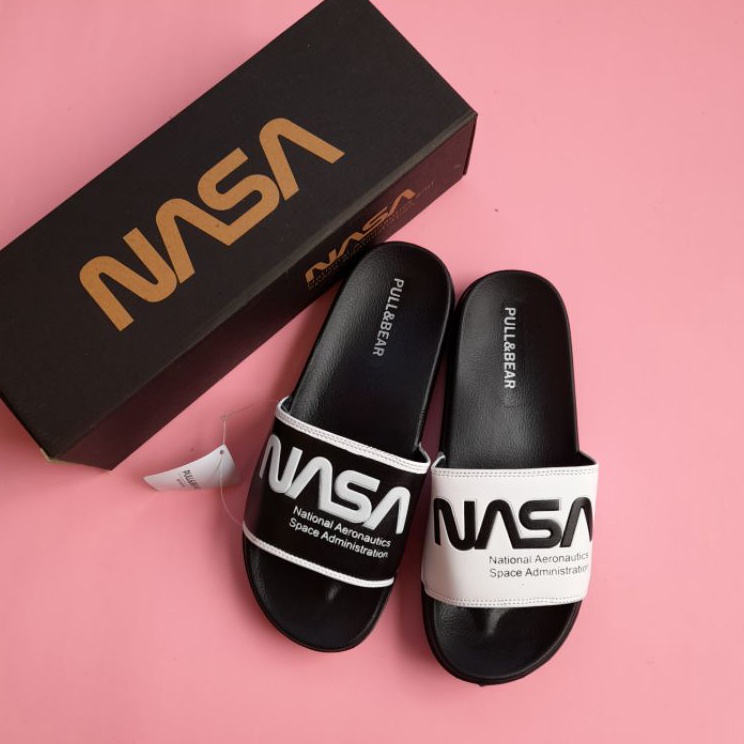 Bayar Di Tempat COD Sandal NASA x PULL  BEAR Hitam Putih UNISEX