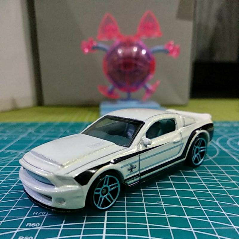 Hot Wheels Loose Ford Shelby GT500 Super Snake White Putih 2010