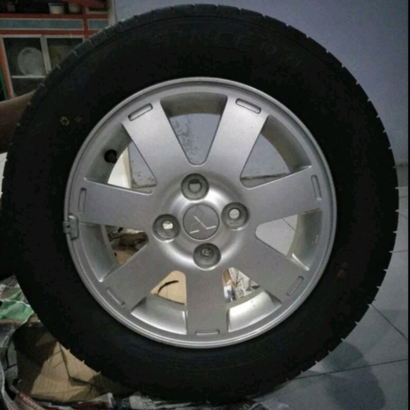 Velg Mirage + Ban Mobil Falken 175 65 R14