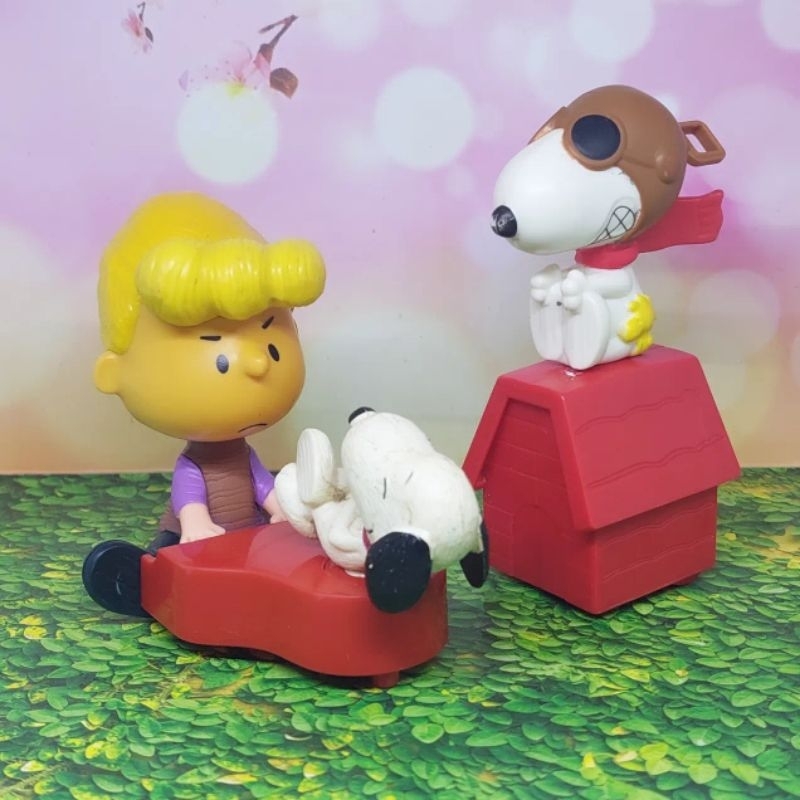 Snoopy and Peanuts friend happy meal mcd kfc set 2pcs
