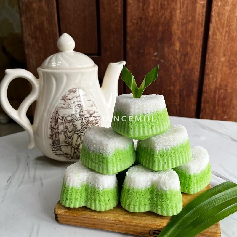 

AYO NGEMIIL - Putu Ayu / Snack Box / Kue Basah