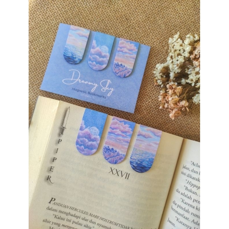 

Dreamy Sky Magnetic Bookmark Set - Pembatas Buku Ilustrasi Cat Air Magnetik Isi 3