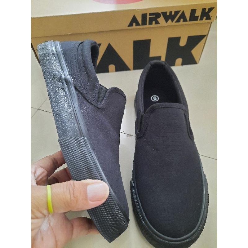 sepatu airwalk full hitam stitch tg slip on