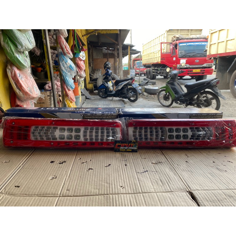 (2Pcs) Sepasang Lampu Stop Lamp Volvo Ori 12V/24V Lampu Rem Belakang Truk Volvo + Socket CANTER GIGA