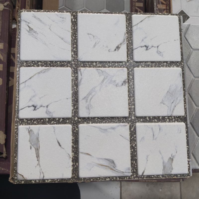 KERAMIK 40X40 FIJI PUTIH KERAMIK LANTAI / KERAMIK DINDING MATT