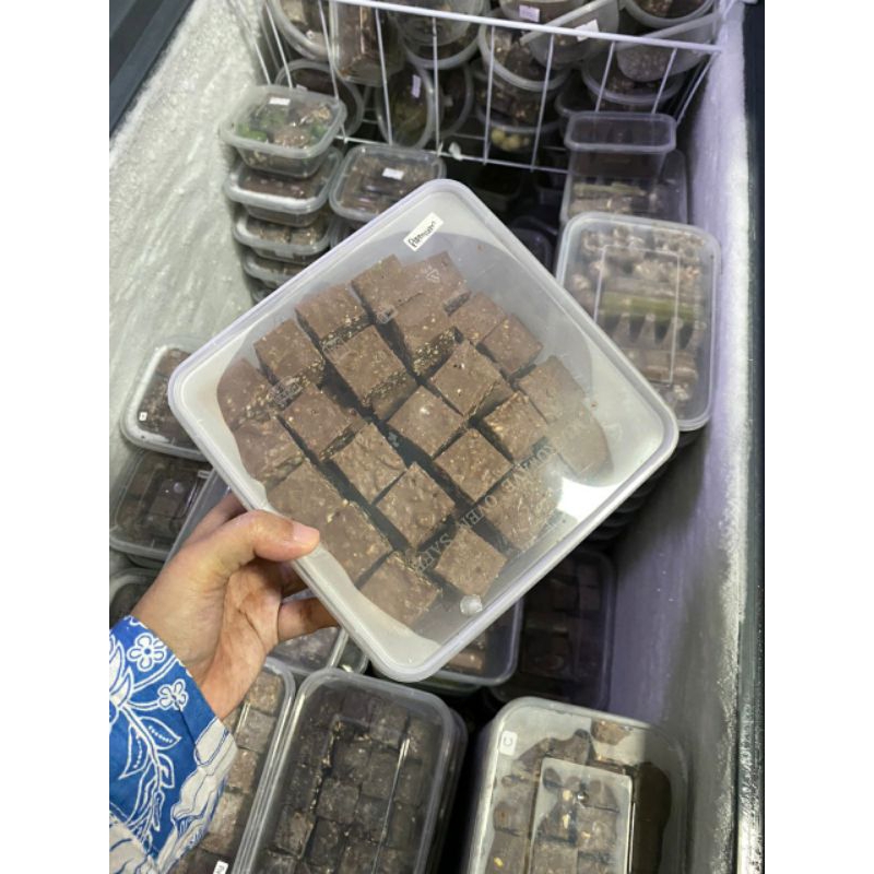 

Coklat leburan isi cacahan mede/almond isi 1000 gr