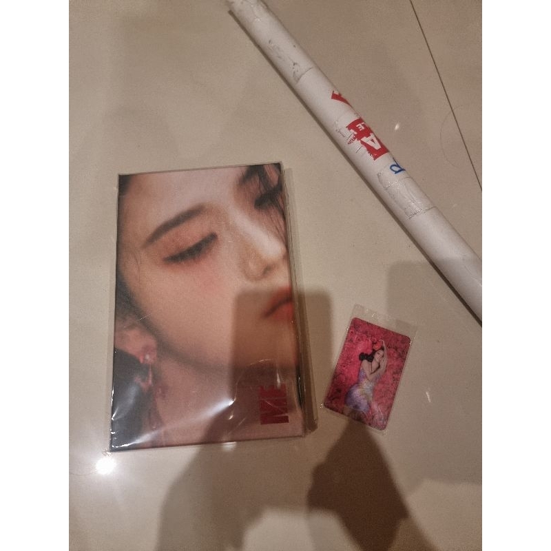 BNIB Jisoo ME Ktown RED benefit + poster