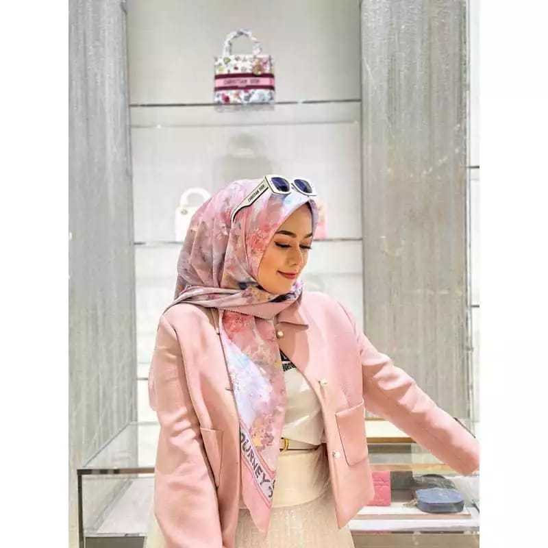HIJAB SEGI EMPAT MOTIF TERBARU JOURNEY SCARVES