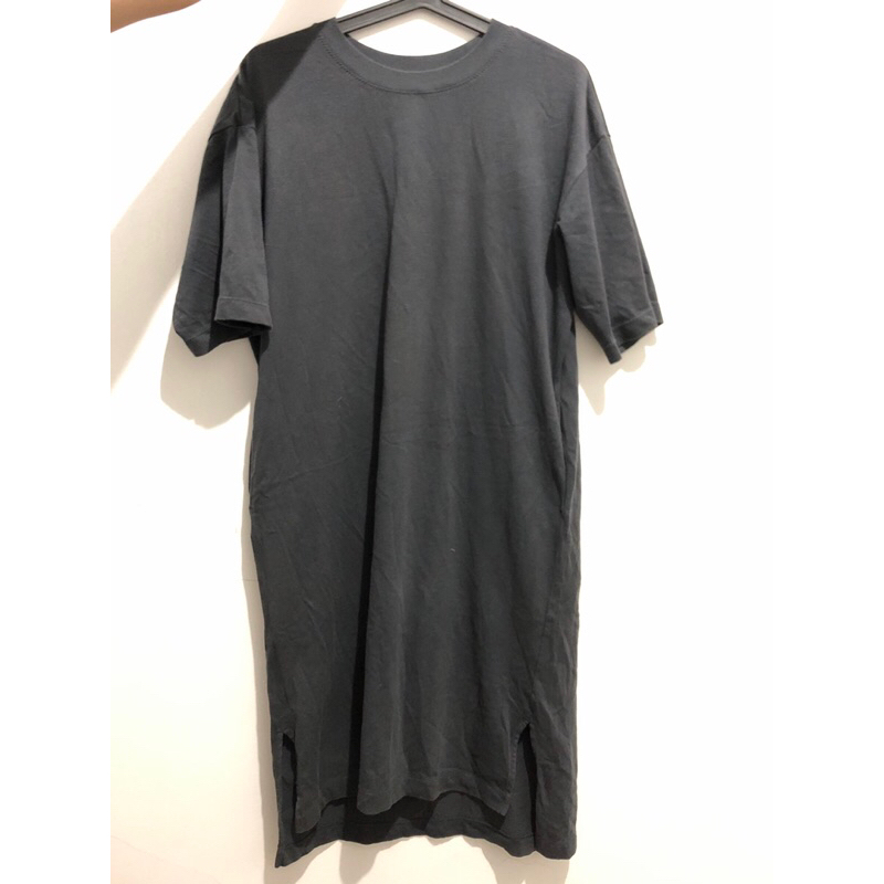 Long Tshirt Uniqlo (Preloved)