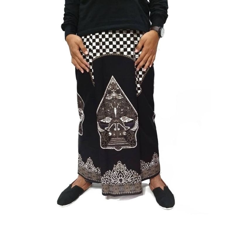 Sarung Batik Halus Motif Wayang Gunungan-Warna Hitam putih-Sarung Gus iqdam