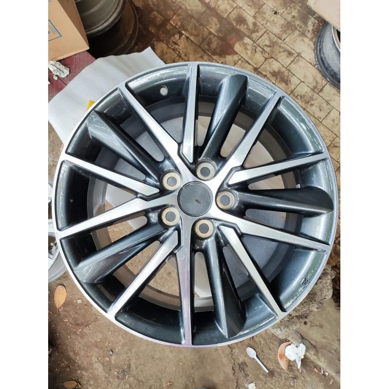 Velg Original/OEM New Camry Hybrid R18