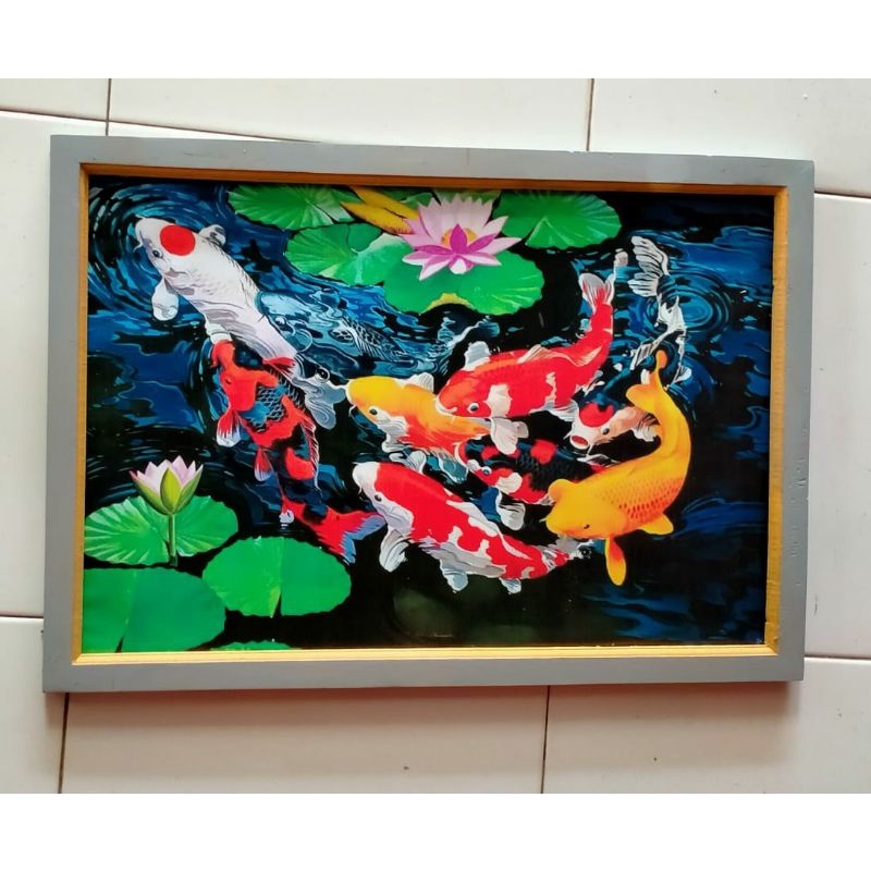 hiasan dinding lukisan cetak ikan koi cerah plus bingkai ukuran 85×55