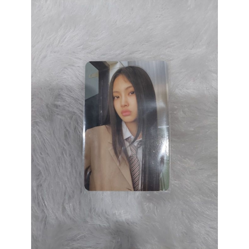 Photocard Hyein OMG Weverse official (baca deskripsi)