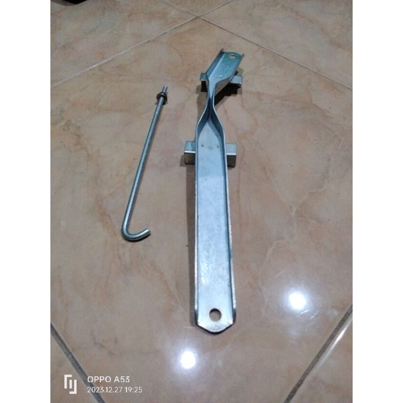 Bracket Tatakan Aki INNOVA Bensin+baut